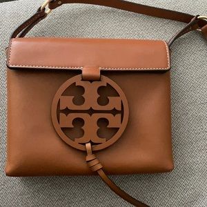 Chic spacious Tory Burch crossbody handbag